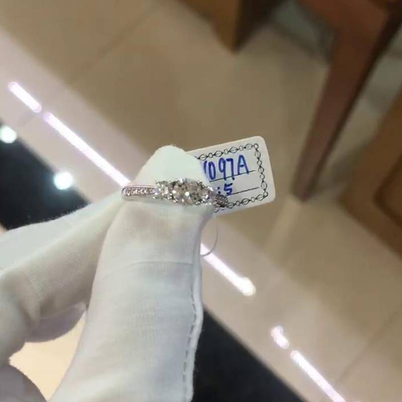 Micro inlaid four claw women's ring S925 silver plated platinum customized main stone moissanite 0.5ct/secondary stone high carbon diamond